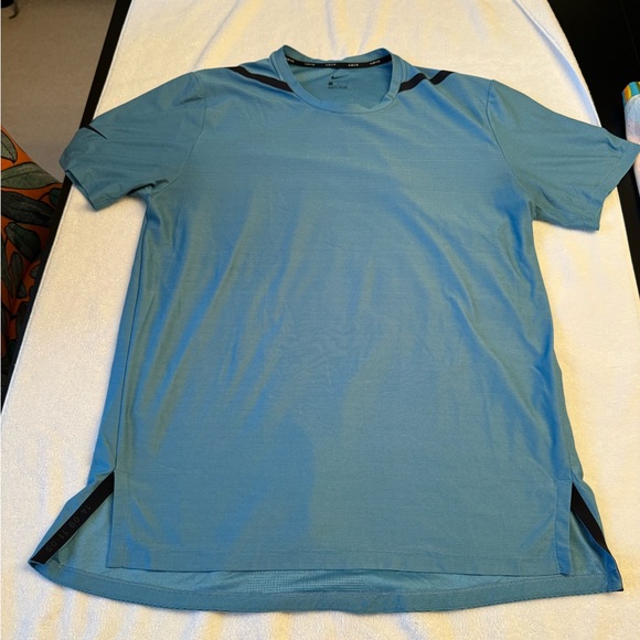 Nike men’s dri fit short sleeve shirt. Large. Excellent condition. - Picture 1 of 4